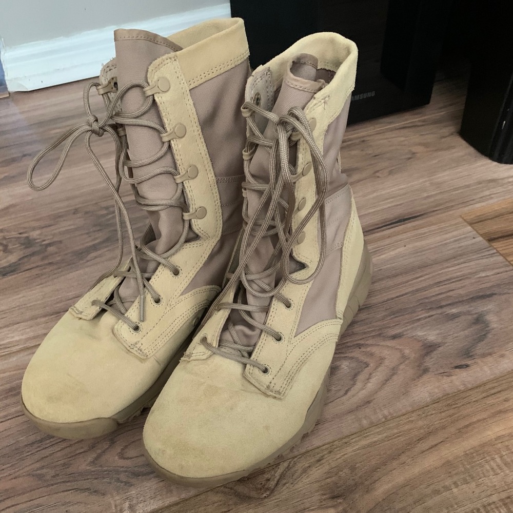 Nike men’s SFB Military Boots